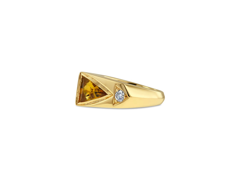 Citrine and round diamond ring in 18k yellow gold