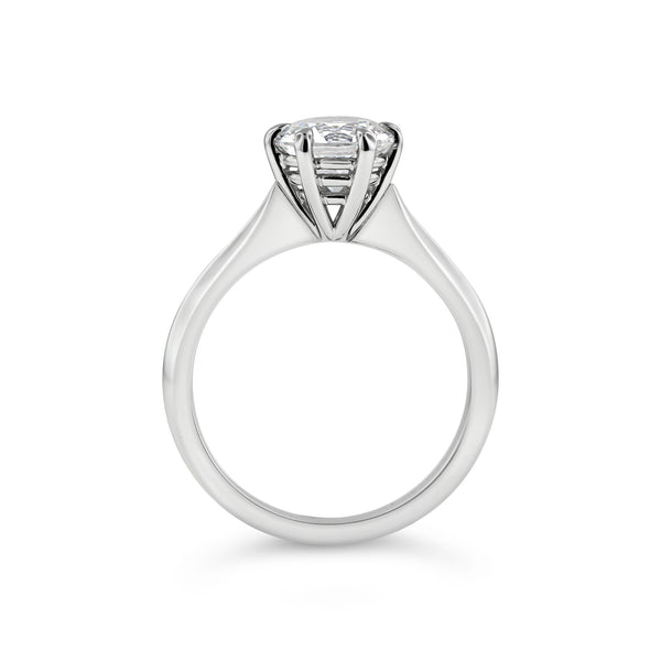 Round diamond solitaire ring in 18k white gold