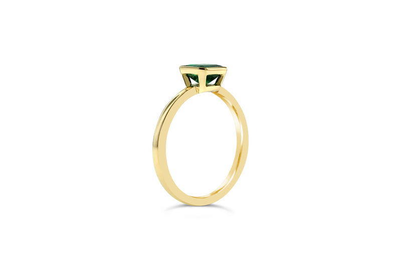 Columbian emerald ring in 18k yellow gold