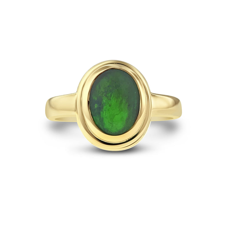 Opal ring in 18k yellow gold