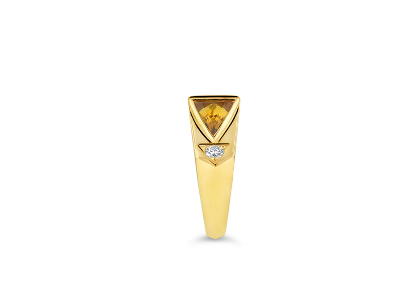 Citrine and round diamond ring in 18k yellow gold