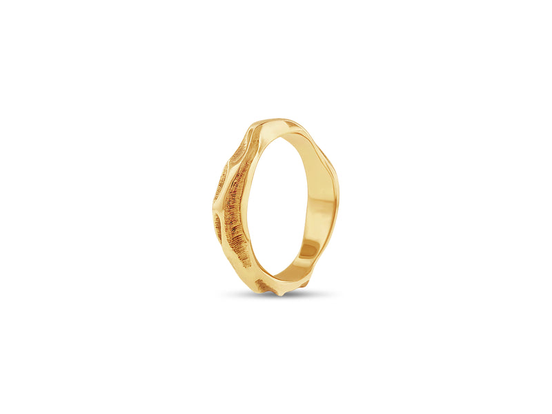 ORGANIC CARVED BAND IN 18K YELLOW GOLD
