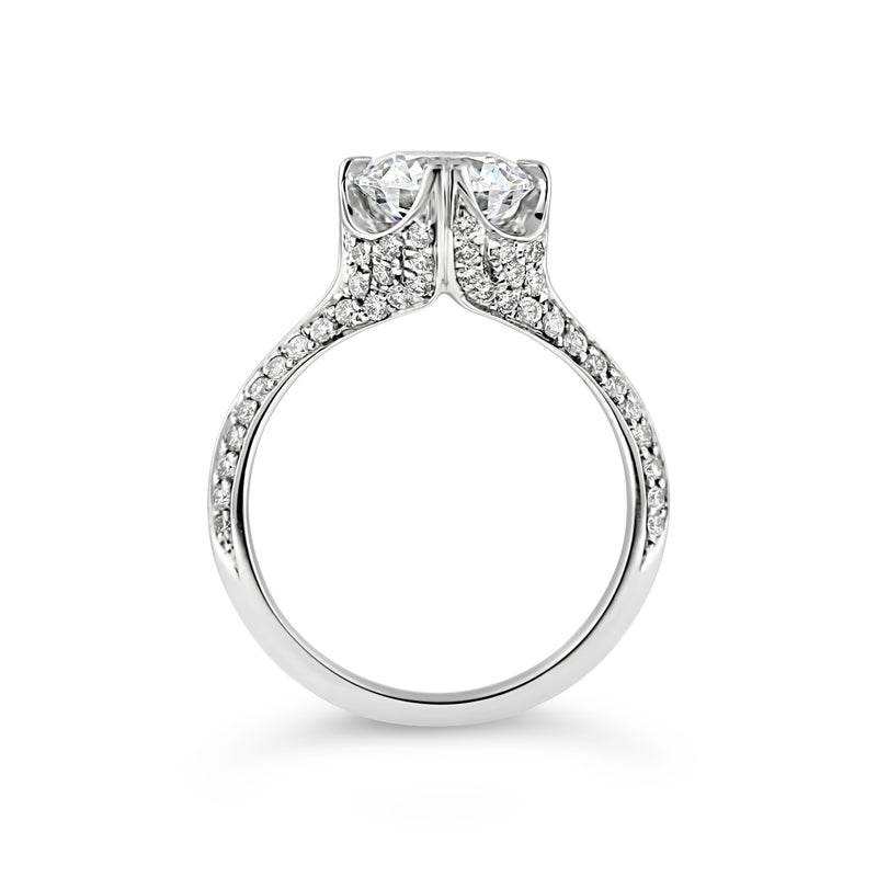 Round diamond pavé ring in 18k white gold