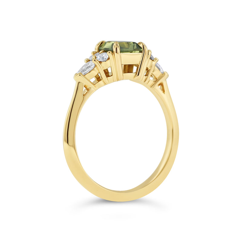 Sapphire and diamond ring in 18k yellow gold
